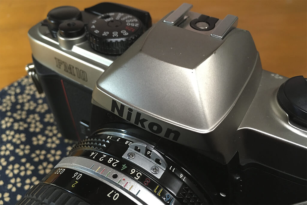 Nikon FM10 に Ai Nikkor 50mm f/1.4 を装着
